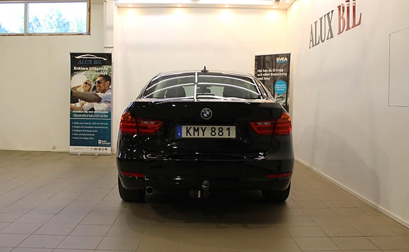 BMW 318d 8 of 17