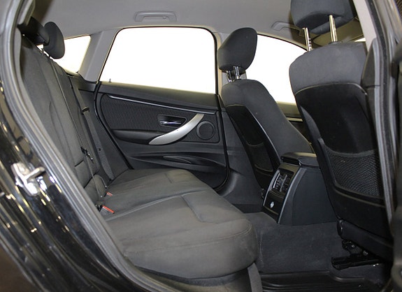 BMW 318d 12 of 17