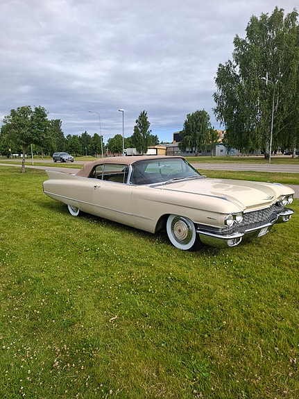 Cadillac Cab DeVille 3 of 5