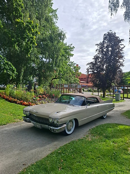 Cadillac Cab DeVille 4 of 5
