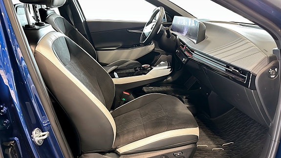 Kia EV6 3 of 5