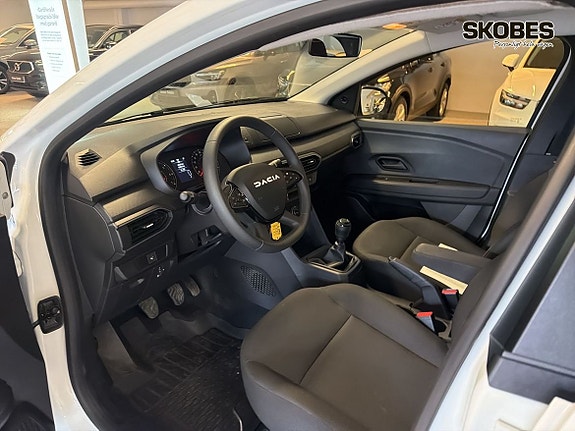 Dacia Sandero 7 of 16