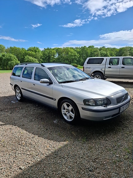 Volvo V70 2 of 2