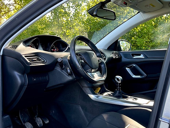 Peugeot 308 7 of 12