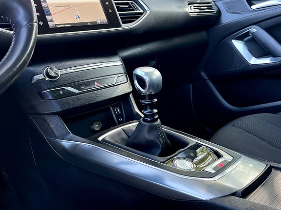 Peugeot 308 8 of 12