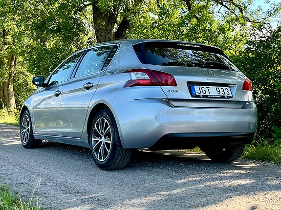 Peugeot 308 4 of 5