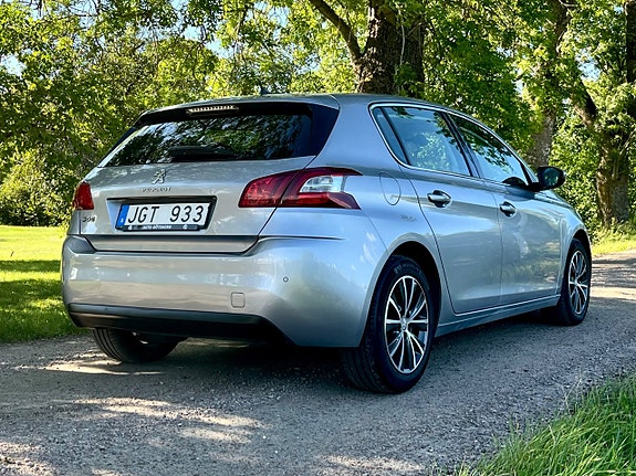 Peugeot 308 2 of 5