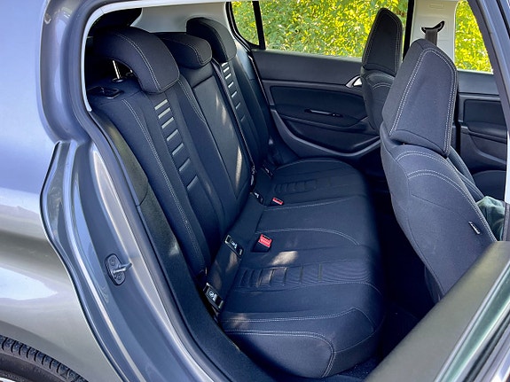 Peugeot 308 10 of 12