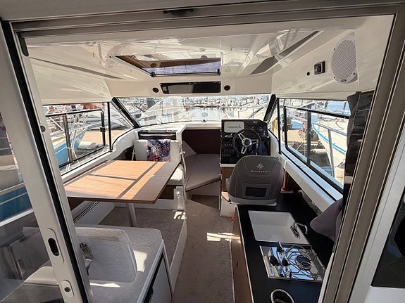 Jeanneau 795 9 of 12