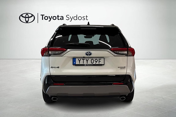 Toyota RAV4 5 of 5