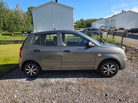 Kia Picanto 2 of 6
