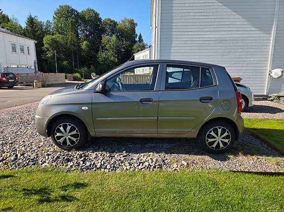 Kia Picanto 3 of 6