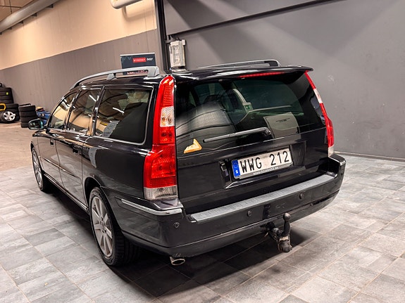 Volvo V70 4 of 5