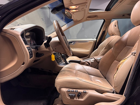 Volvo V70 7 of 9