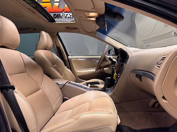 Volvo V70 9 of 9