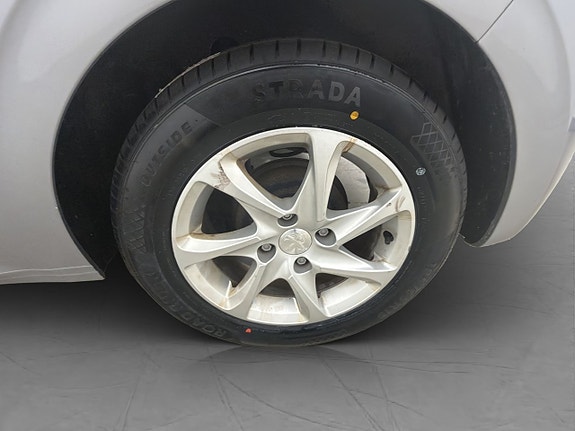 Peugeot 208 24 of 26