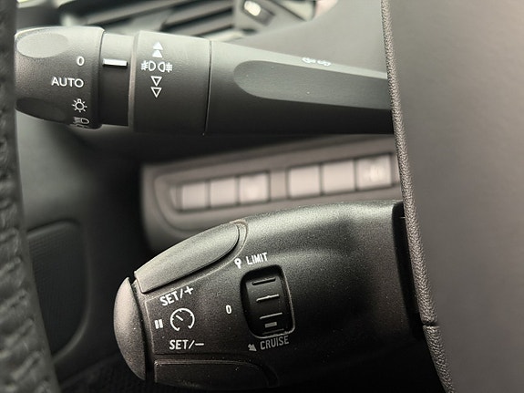 Peugeot 208 21 of 26