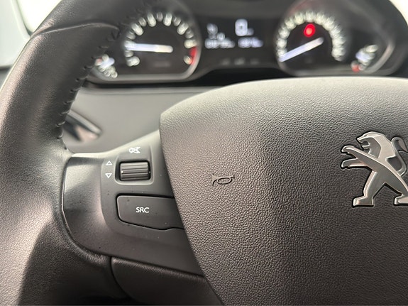 Peugeot 208 19 of 26