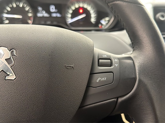 Peugeot 208 18 of 26