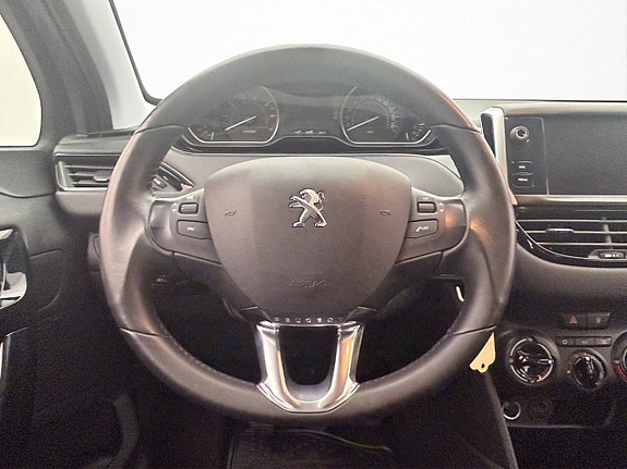 Peugeot 208 12 of 26