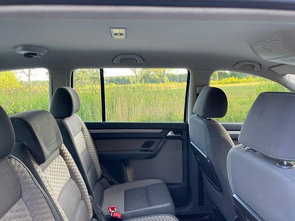 Volkswagen Touran Cross 7 of 9