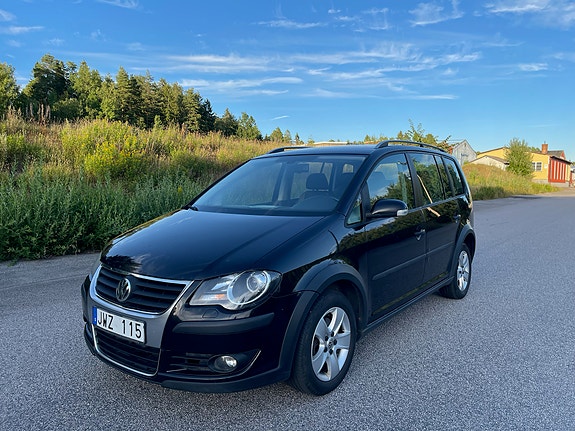 Volkswagen Touran Cross 6 of 9