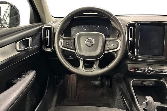 Volvo XC40 14 of 21