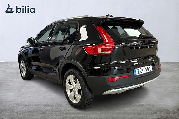 Volvo XC40 2 of 21