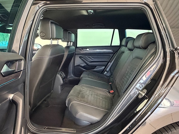 Volkswagen Passat 13 of 23