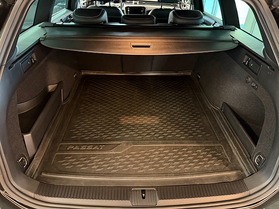 Volkswagen Passat 8 of 23
