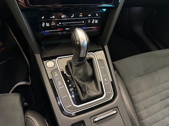Volkswagen Passat 17 of 23