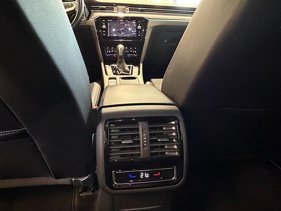 Volkswagen Passat 15 of 23