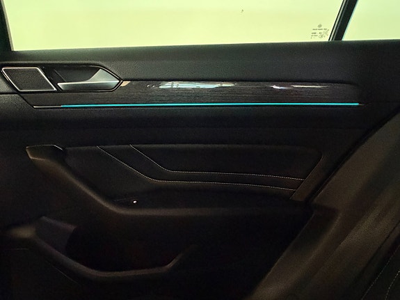 Volkswagen Passat 14 of 23