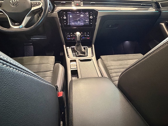 Volkswagen Passat 16 of 23
