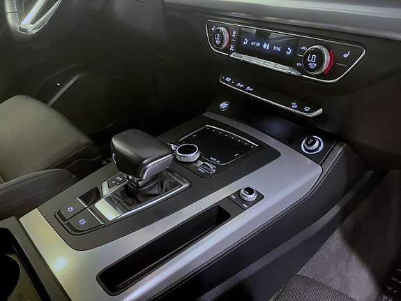 Audi Q5 12 of 17