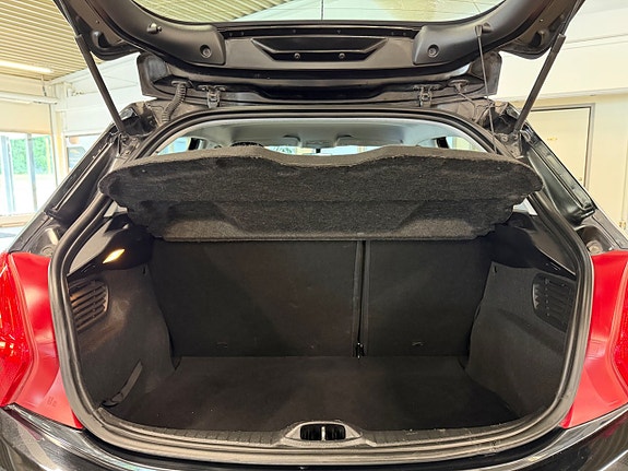 Peugeot 208 5 of 15
