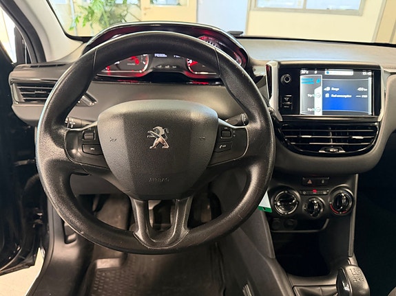 Peugeot 208 11 of 15