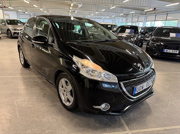 Peugeot 208 2 of 15