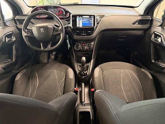 Peugeot 208 7 of 15