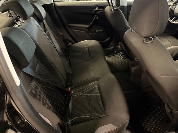 Peugeot 208 6 of 15