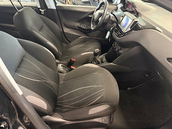 Peugeot 208 8 of 15