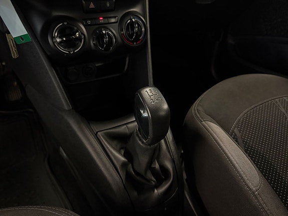 Peugeot 208 13 of 15
