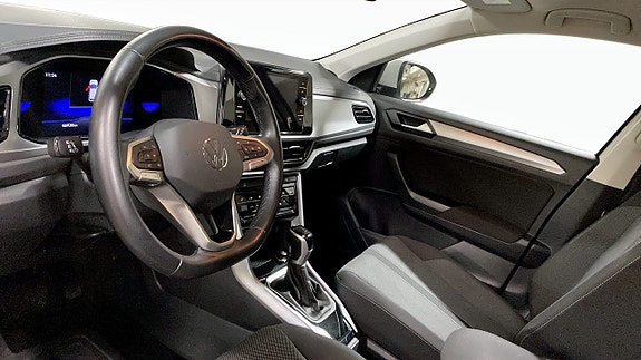 Volkswagen T-Roc 7 of 12
