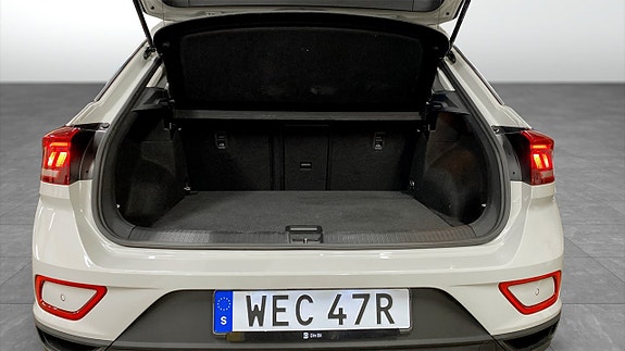 Volkswagen T-Roc 12 of 12