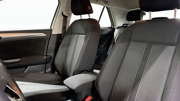 Volkswagen T-Roc 8 of 12