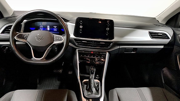 Volkswagen T-Roc 10 of 12