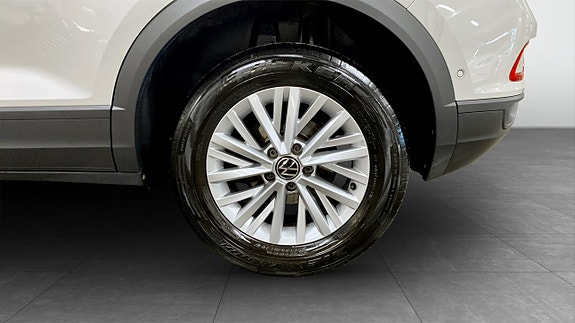 Volkswagen T-Roc 6 of 12