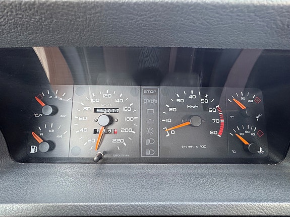 Peugeot 205 4 of 5