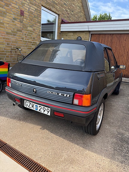 Peugeot 205 2 of 5