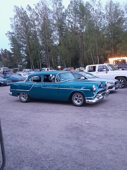 Oldsmobile 88 2 of 8